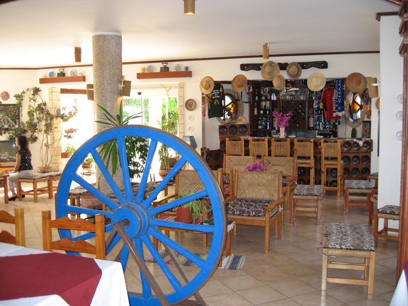 塔普赛特酒店 Agios Georgios  外观 照片